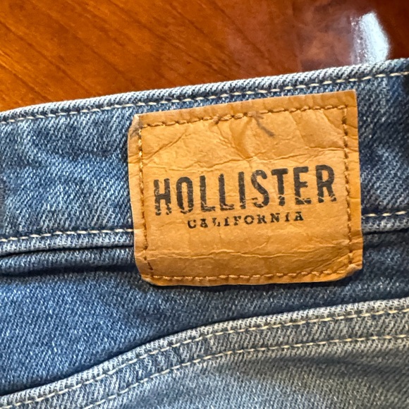 Hollister Ultra High Rise Mom Jean - Picture 4 of 4